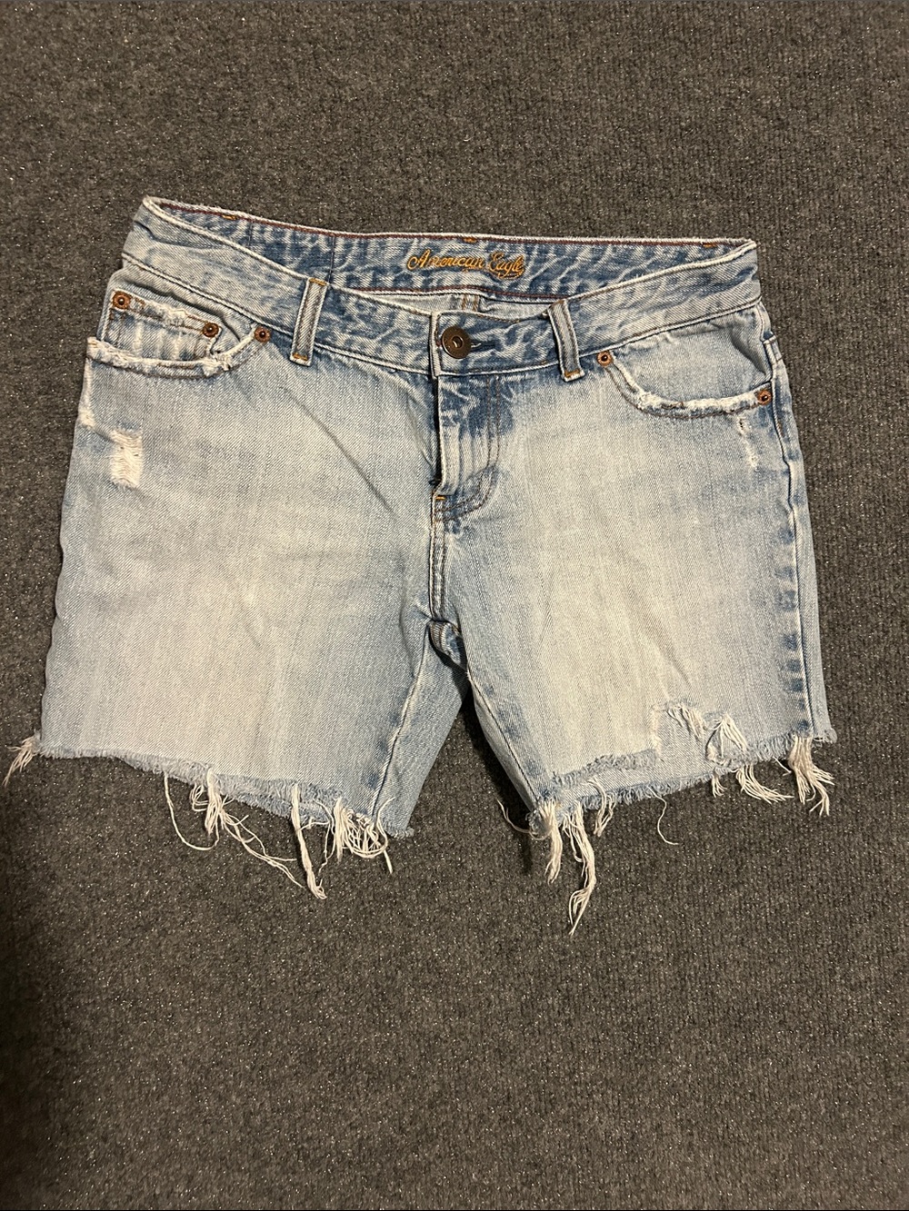 Y2K American Eagle Outfitters Light Wash Distressed Denim Cutoff Shorts